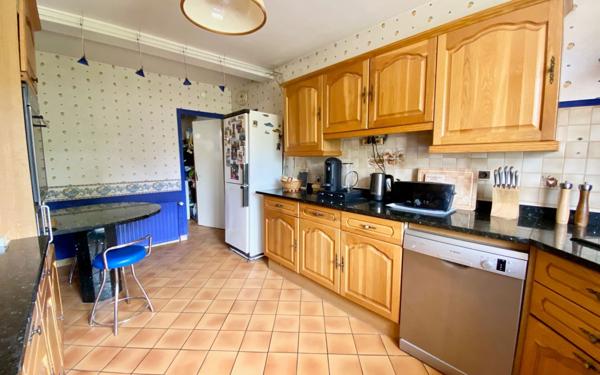 Maison à vendre    6 pièces • 125 m2 Mandres-les-Roses