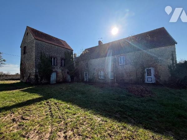 A SEES - une maison d'habitation à rénover (66m²) avec grandes dependances