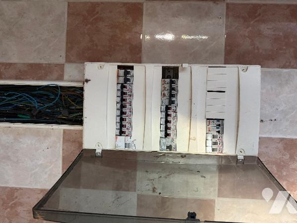 A SEES - une maison d'habitation à rénover (66m²) avec grandes dependances