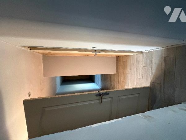 A SEES - une maison d'habitation à rénover (66m²) avec grandes dependances