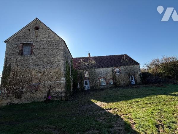 A SEES - une maison d'habitation à rénover (66m²) avec grandes dependances