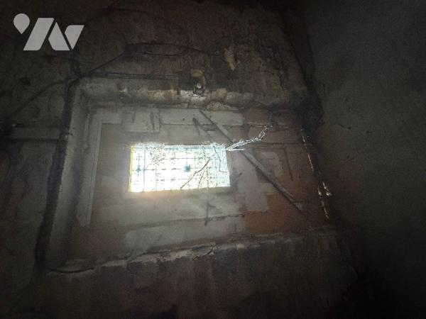 A SEES - une maison d'habitation à rénover (66m²) avec grandes dependances