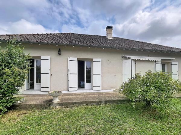 Location                                                      Maison de village
                        
                     4 pièces                      88 m2                     à Le Bugue