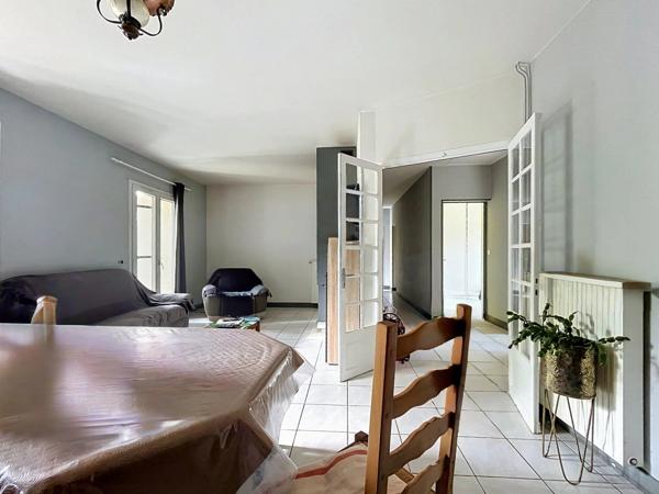 Location                                                      Maison de village
                        
                     4 pièces                      88 m2                     à Le Bugue