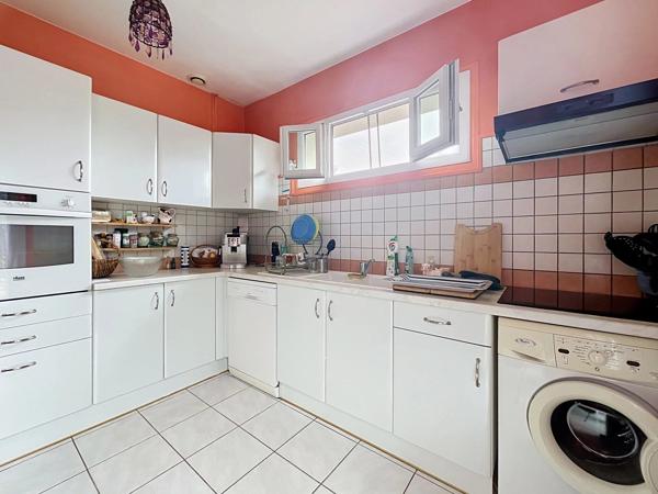 Location                                                      Maison de village
                        
                     4 pièces                      88 m2                     à Le Bugue