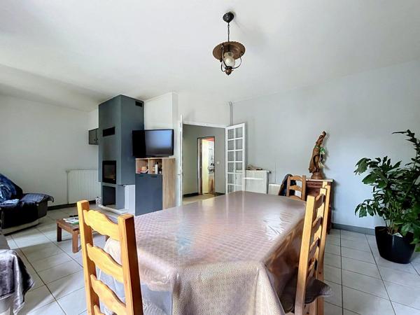 Location                                                      Maison de village
                        
                     4 pièces                      88 m2                     à Le Bugue