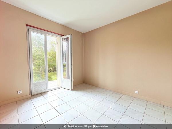 Location                                                      Maison de village
                        
                     4 pièces                      88 m2                     à Le Bugue