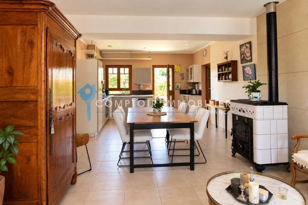 Maison 7 pièce(s) 6 chambre(s) 240 m²