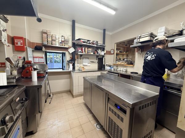 Fonds De Commerce
        
        - 70 m² Exclusivité 195 000 € *