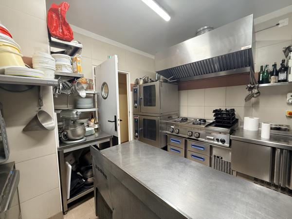 Fonds De Commerce
        
        - 70 m² Exclusivité 195 000 € *