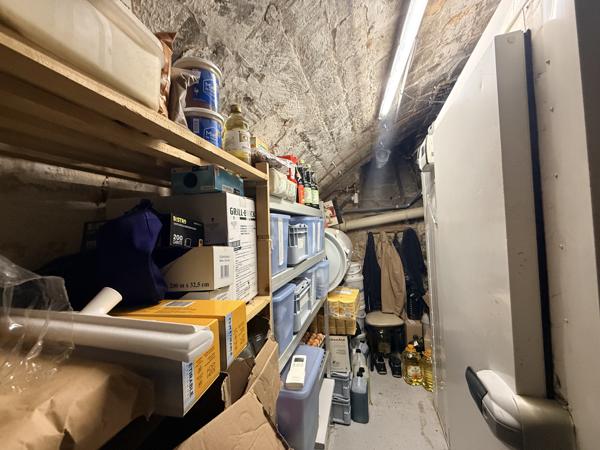Fonds De Commerce
        
        - 70 m² Exclusivité 195 000 € *