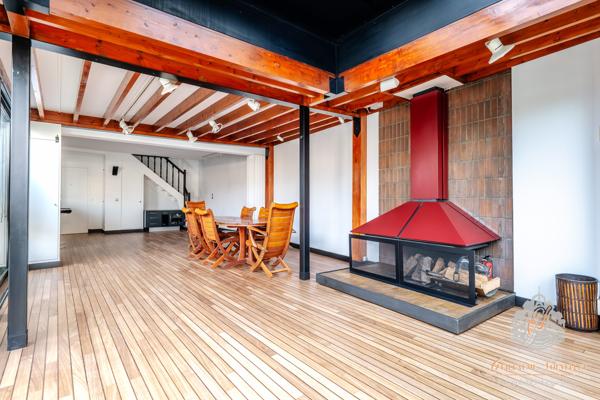 Duplex d’exception - Au pied de la Cathédrale Notre-Dame de Paris (4e) - 100 m² - 2 chambres - Box en sus