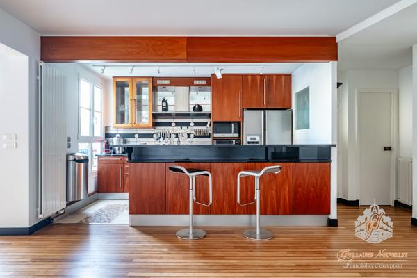 Duplex d’exception - Au pied de la Cathédrale Notre-Dame de Paris (4e) - 100 m² - 2 chambres - Box en sus