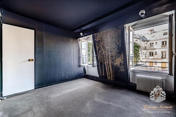 Duplex d’exception - Au pied de la Cathédrale Notre-Dame de Paris (4e) - 100 m² - 2 chambres - Box en sus