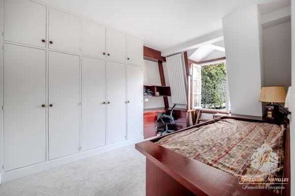 Duplex d’exception - Au pied de la Cathédrale Notre-Dame de Paris (4e) - 100 m² - 2 chambres - Box en sus