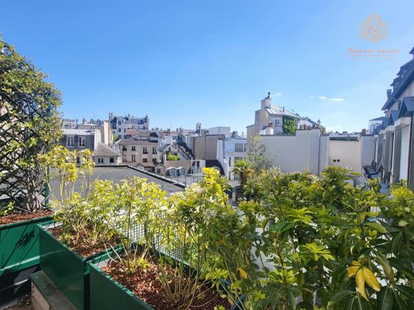 Duplex d’exception - Au pied de la Cathédrale Notre-Dame de Paris (4e) - 100 m² - 2 chambres - Box en sus