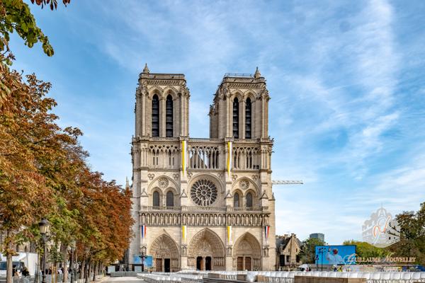 Duplex d’exception - Au pied de la Cathédrale Notre-Dame de Paris (4e) - 100 m² - 2 chambres - Box en sus
