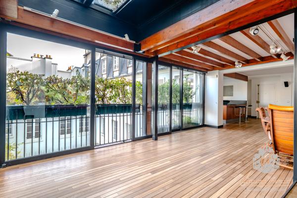 Duplex d’exception - Au pied de la Cathédrale Notre-Dame de Paris (4e) - 100 m² - 2 chambres - Box en sus