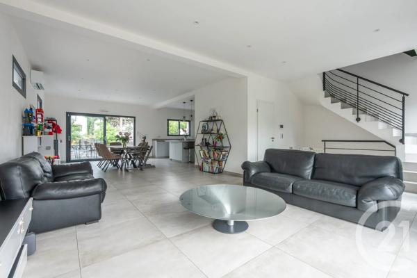 Maison à vendre  7 pièces - 210 m 2   ST MAUR DES FOSSES  - 94