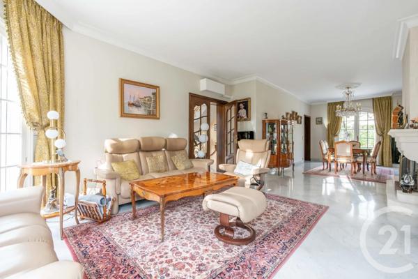 Maison à vendre  7 pièces - 210 m 2   ST MAUR DES FOSSES  - 94