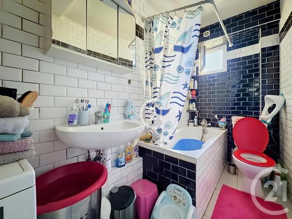Appartement F3 à vendre  3 pièces - 44,49 m 2   MONTREUIL  - 93