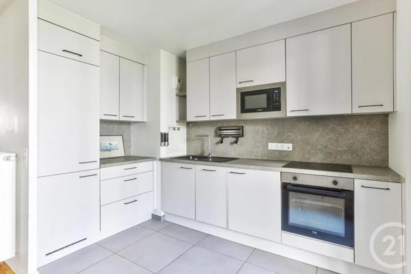Appartement F4 à vendre  4 pièces - 87 m 2   AUBERVILLIERS  - 93