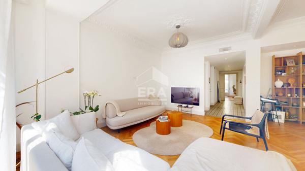 NICE - FLEURS : JOLI 3/4 PIÈCES TRAVERSANT DANS UN BEAU BOURGEOIS