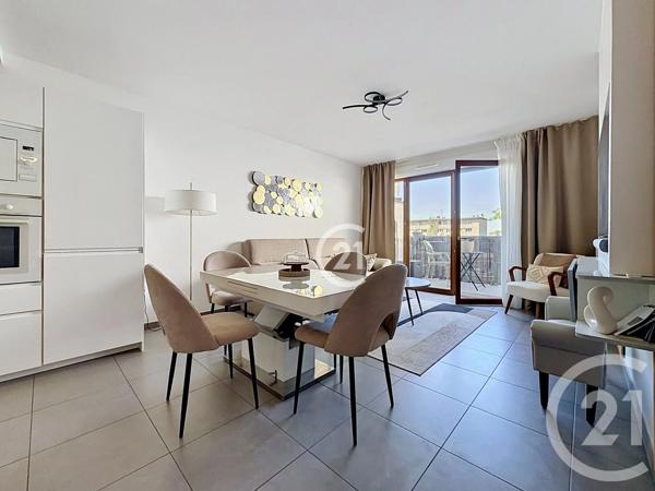 Appartement F3 à vendre  3 pièces - 64,82 m 2   MONTREUIL  - 93