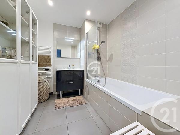 Appartement F3 à vendre  3 pièces - 64,82 m 2   MONTREUIL  - 93