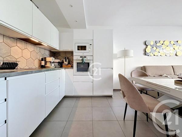 Appartement F3 à vendre  3 pièces - 64,82 m 2   MONTREUIL  - 93