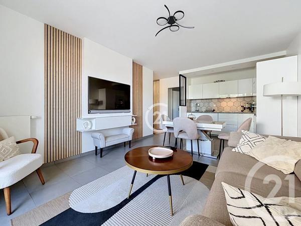 Appartement F3 à vendre  3 pièces - 64,82 m 2   MONTREUIL  - 93