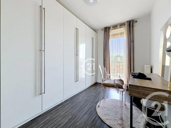 Appartement F3 à vendre  3 pièces - 64,82 m 2   MONTREUIL  - 93