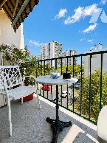 TOURS - RUE AUGUSTE CHEVALLIER - APPARTEMENT T3 TRAVERSANT AVEC BALCON ET CAVE