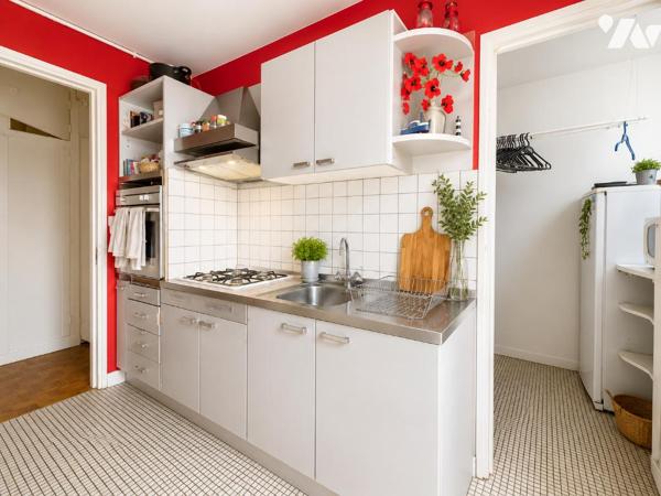TOURS - RUE AUGUSTE CHEVALLIER - APPARTEMENT T3 TRAVERSANT AVEC BALCON ET CAVE