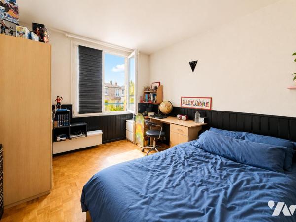 TOURS - RUE AUGUSTE CHEVALLIER - APPARTEMENT T3 TRAVERSANT AVEC BALCON ET CAVE