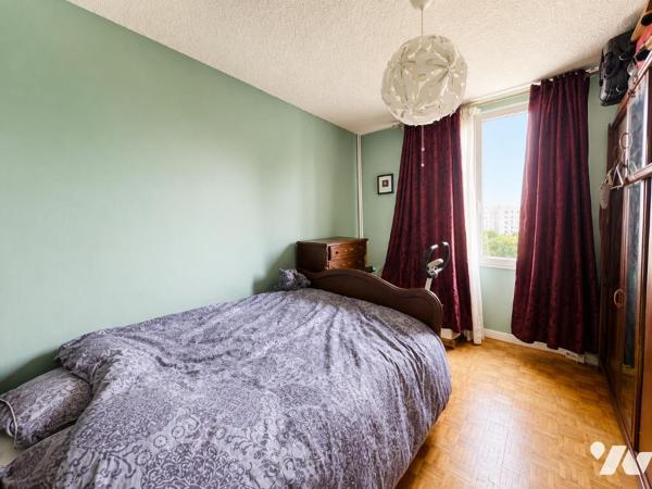 TOURS - RUE AUGUSTE CHEVALLIER - APPARTEMENT T3 TRAVERSANT AVEC BALCON ET CAVE