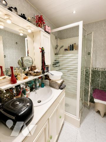 TOURS - RUE AUGUSTE CHEVALLIER - APPARTEMENT T3 TRAVERSANT AVEC BALCON ET CAVE