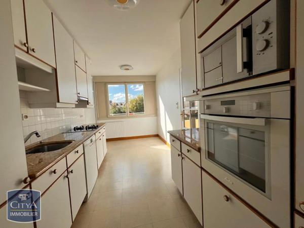 Appartement à louer 4 pièces 97m² Laval (53000)
