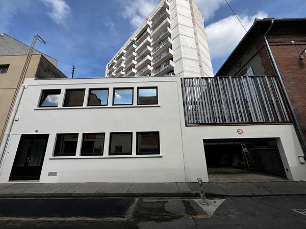 TOULOUSE - LES CHALETS - IMMEUBLE DE 242,10 M² DE BUREAUX OU D'HABITATION AVEC ROOFTOP. DE 93,40 M² , Toulouse