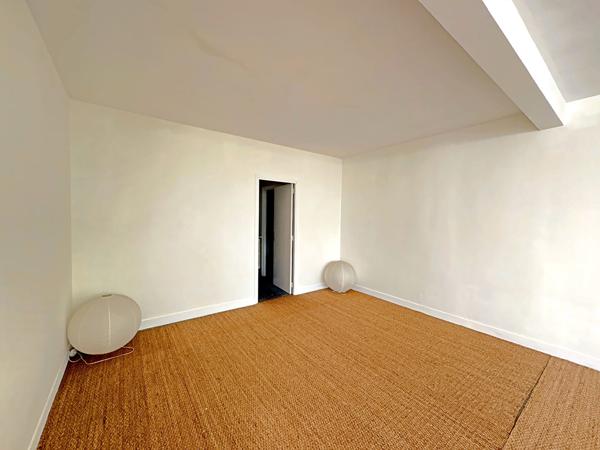 TOULOUSE - LES CHALETS - IMMEUBLE DE 242,10 M² DE BUREAUX OU D'HABITATION AVEC ROOFTOP. DE 93,40 M² , Toulouse