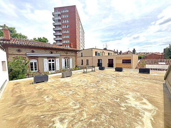 TOULOUSE - LES CHALETS - IMMEUBLE DE 242,10 M² DE BUREAUX OU D'HABITATION AVEC ROOFTOP. DE 93,40 M² , Toulouse