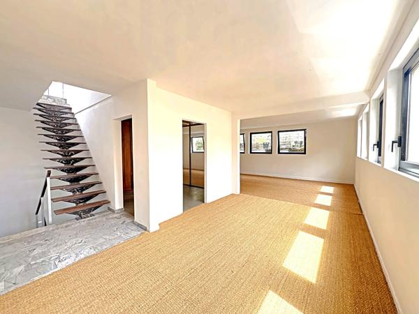 TOULOUSE - LES CHALETS - IMMEUBLE DE 242,10 M² DE BUREAUX OU D'HABITATION AVEC ROOFTOP. DE 93,40 M² , Toulouse