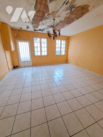 CENTRE BOURG BALLON - PROCHE TOUS COMMERCES
Maison à rénover comprenant salon, cuisine, arrièr...