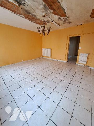 CENTRE BOURG BALLON - PROCHE TOUS COMMERCES
Maison à rénover comprenant salon, cuisine, arrièr...