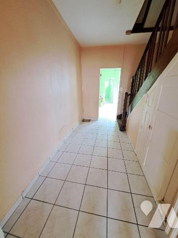 CENTRE BOURG BALLON - PROCHE TOUS COMMERCES
Maison à rénover comprenant salon, cuisine, arrièr...