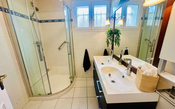 Appartement à vendre    4 pièces • 81,54 m2 Six-Fours-les-Plages