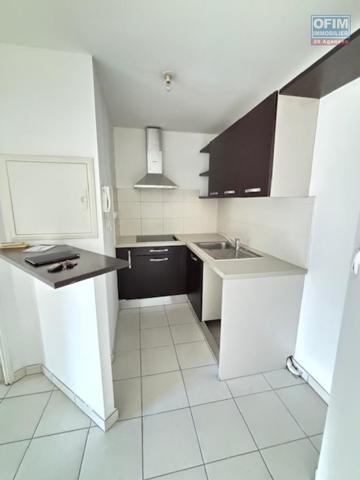 T2 avec grande terrasse et vue montagne - Proche centre-ville de Saint-Denis