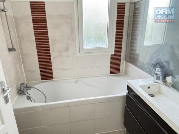 T2 avec grande terrasse et vue montagne - Proche centre-ville de Saint-Denis