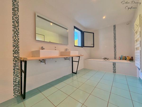 En exclusivité sur ASCAIN - Villa avec piscine