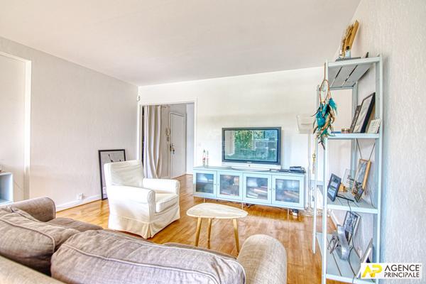 Versailles Clagny Labruyère - Appartement 4 pièces 89 M² rez de-jardin avec cave et place de parking en sous-sol €650 000 ** - Référence 25514